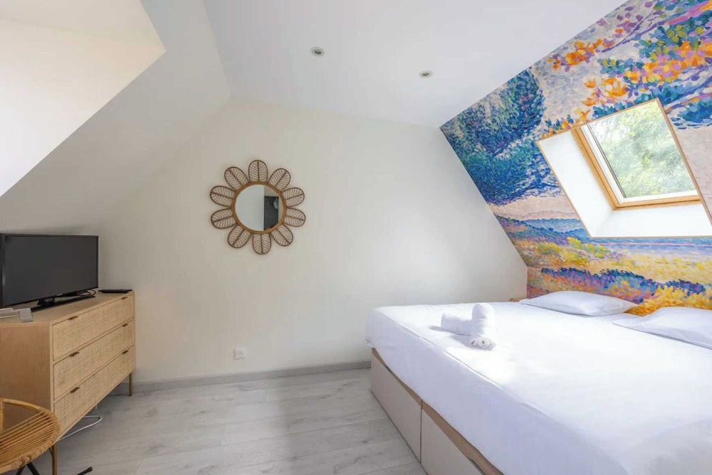 Charming House With Garden in Residence With Pool view 4