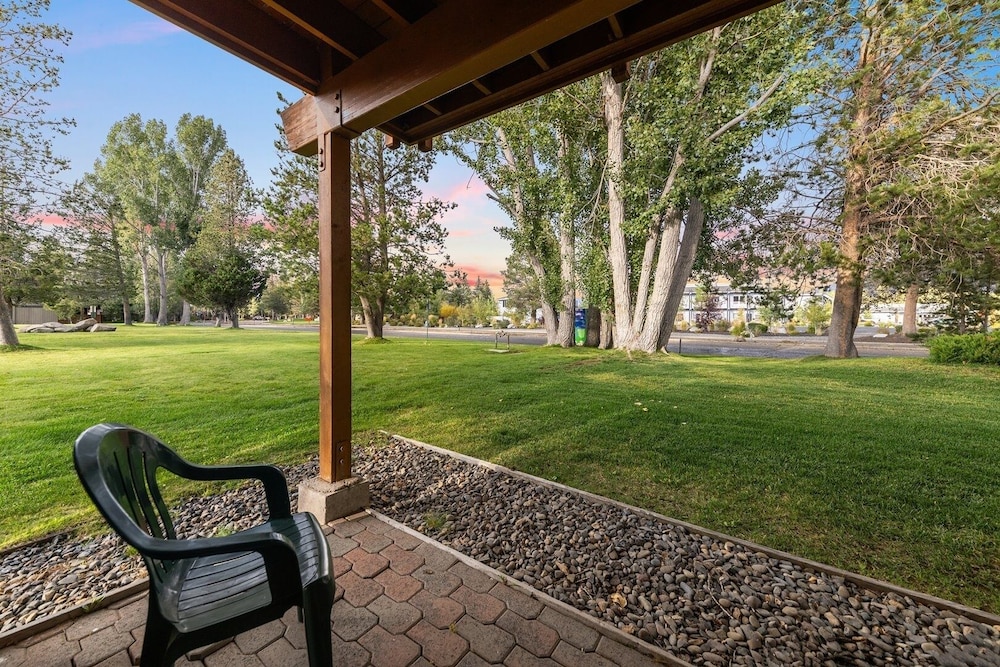 589 Danube Drive 3 Bedroom Condo