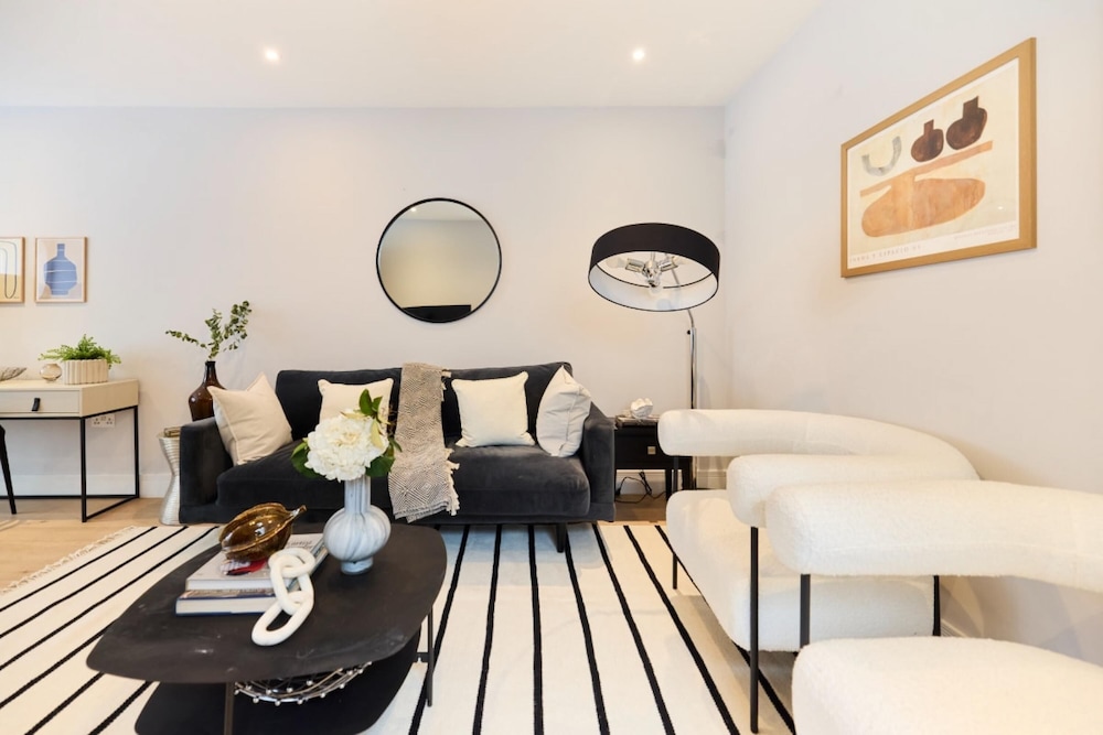 The Avery Hideout - Spacious 3bdr House With Rooftop Terrace