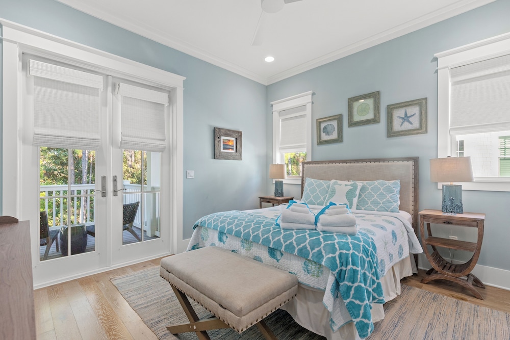 Sea Dlight: 3BR Beach Home Sleeps 10 With 4 Bikes in Watersound West