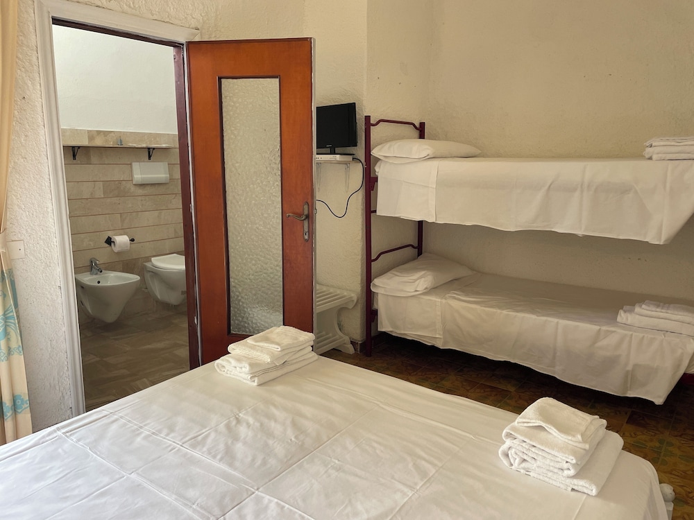 AL FARO VINTAGE HOTEL -SPIAGGIA LA CINTA-SAN TEODORO