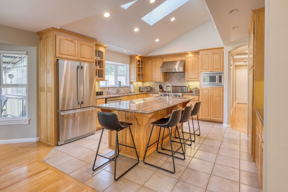 Pool + Hot Tub + Firepit + Game Room Minutes From Sebastopol & Russian River Baker Lane Retreat