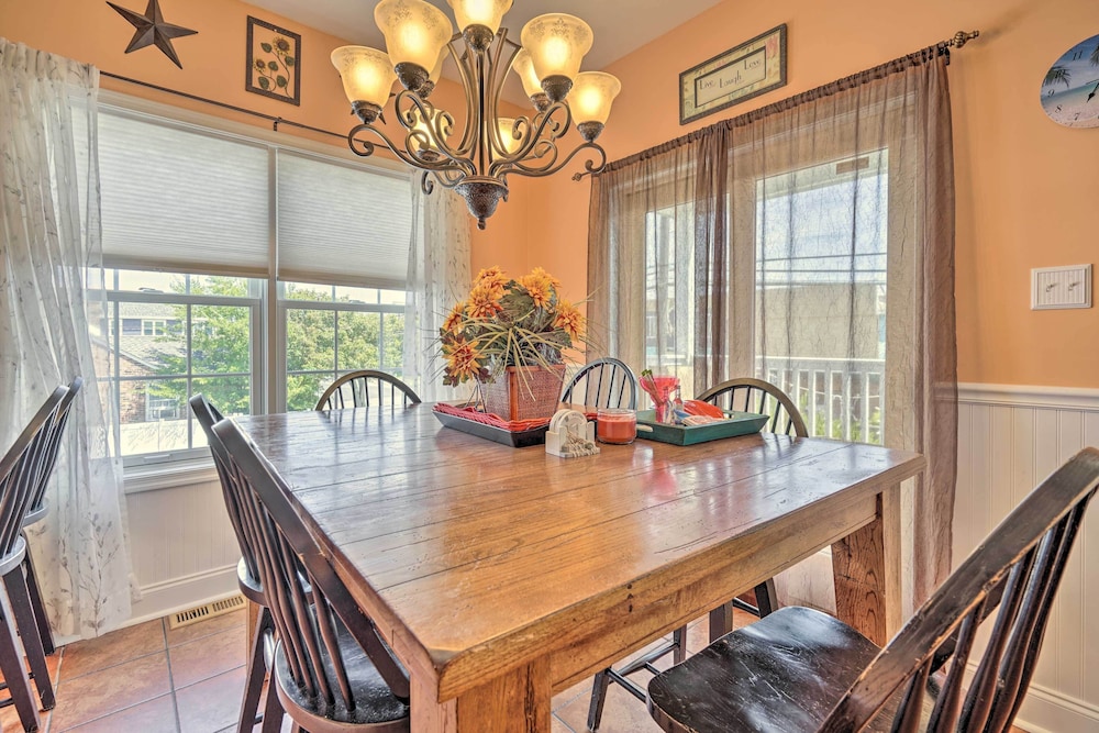 Breezy Wildwood Condo ~ 2 Blocks to Beach!