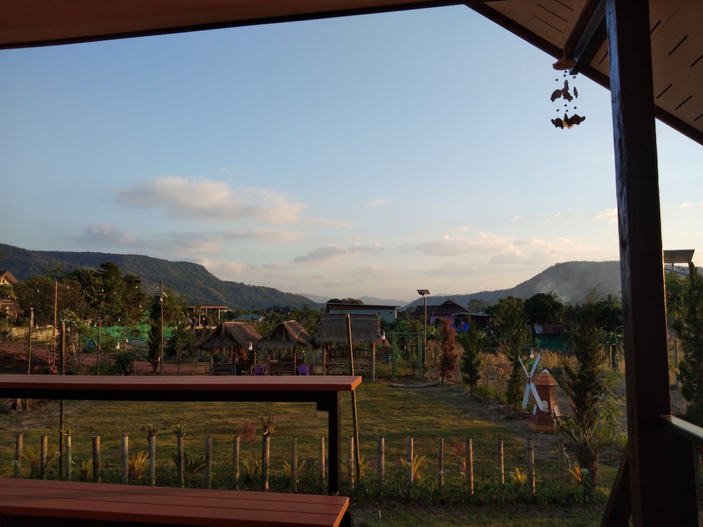 Thong Hug House Resort