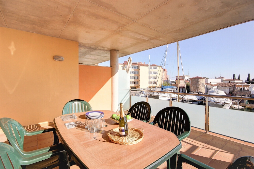 Apartment With Scenic View