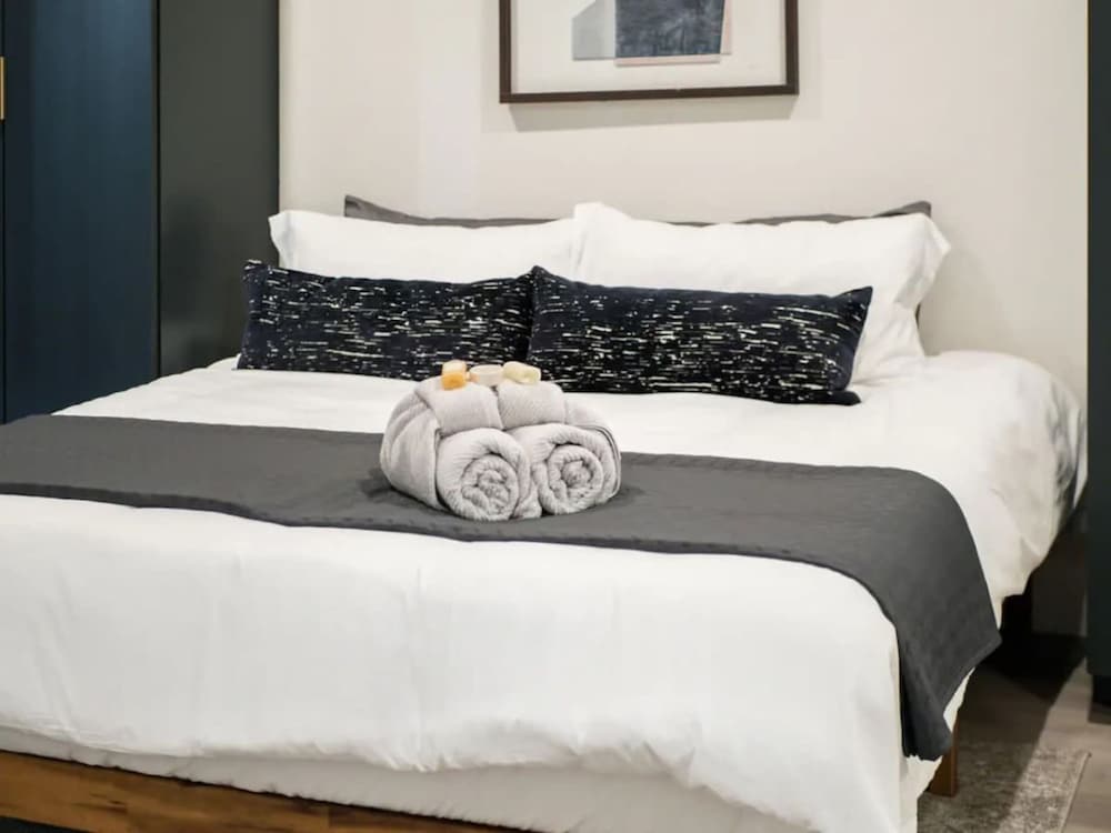 Stylish Getaway -columbus-3 Bedroom Masterpiece
