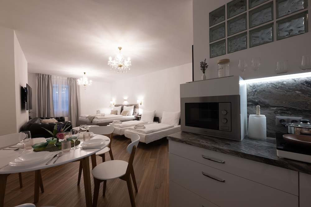Kaiserstein Palace Apartments