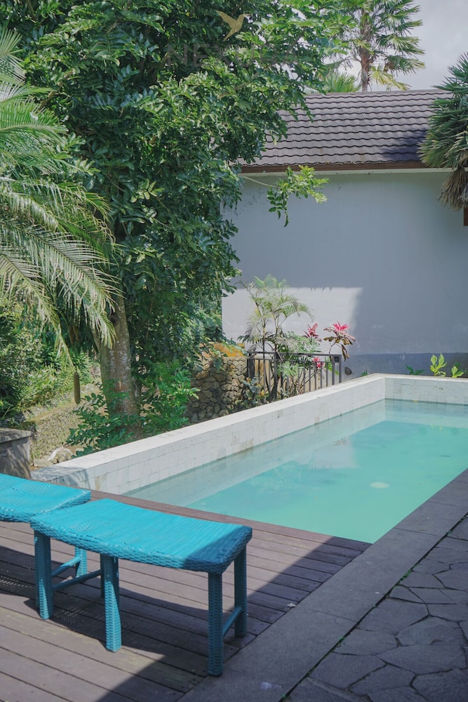 Jambu Klutuk Resort