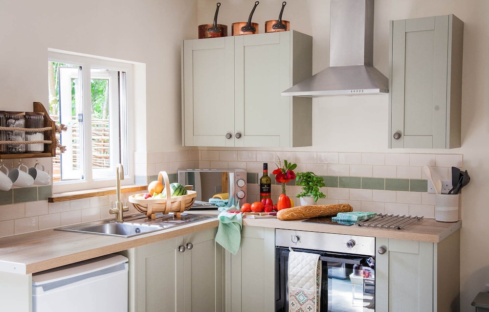 Hayne Barn Estate - Private Estate : 6 Eco Lodges - 1 Studio