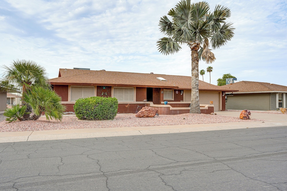 Close to Golf: Sun City Escape w/ Furnished Porch!