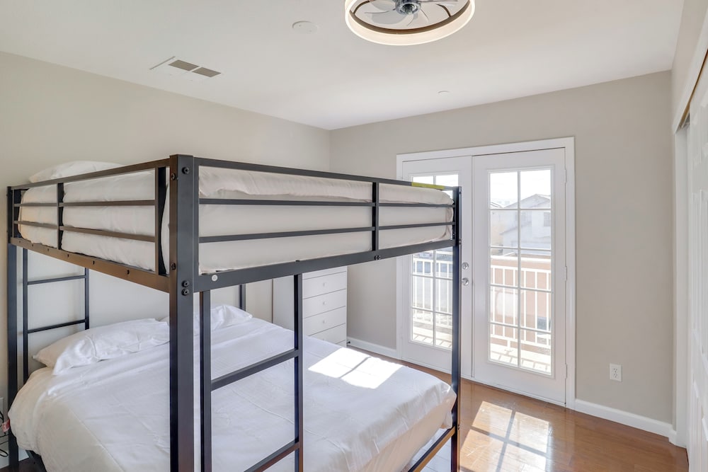 7 Mi to Fremont Street: Spacious Vegas Home!