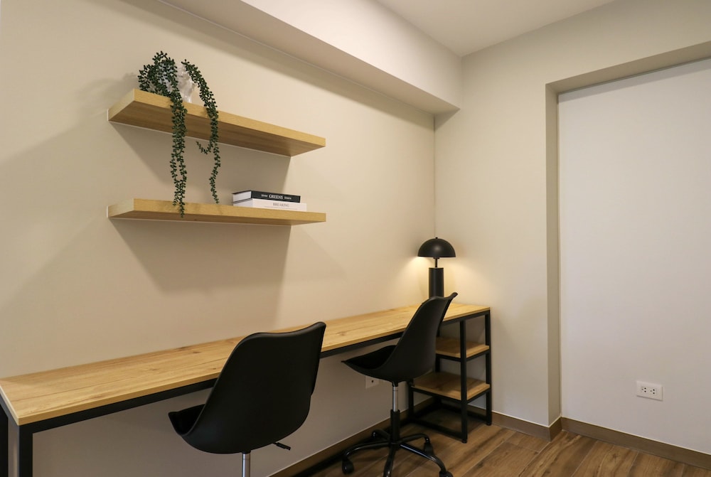 w Exceptional 2BR w Balcony in Miraflores