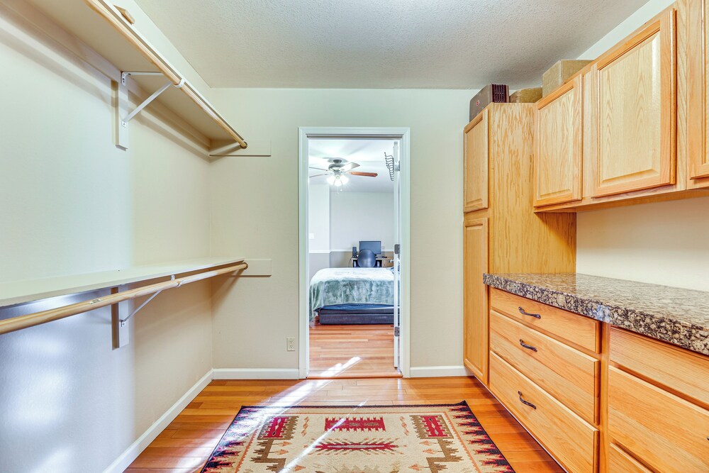 Near Golfing & Green Spaces: Florence Family Home!