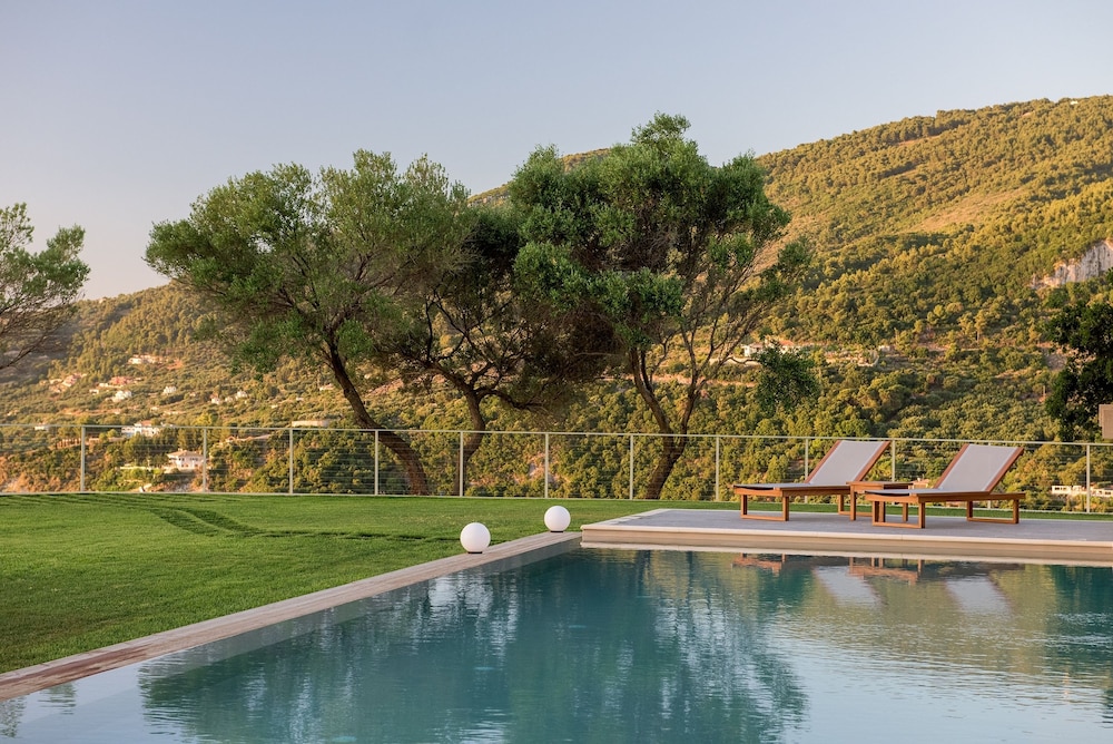 Artina Luxury Villa