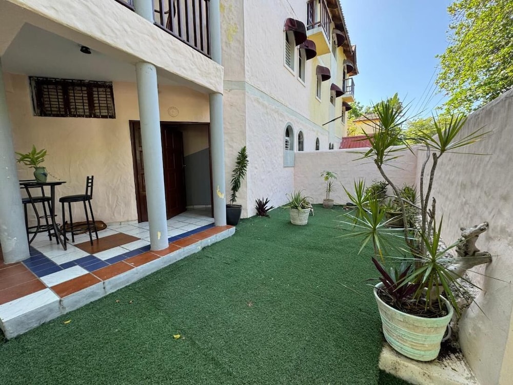 Cozy Apartment 2 min to the Beach, Rooftop