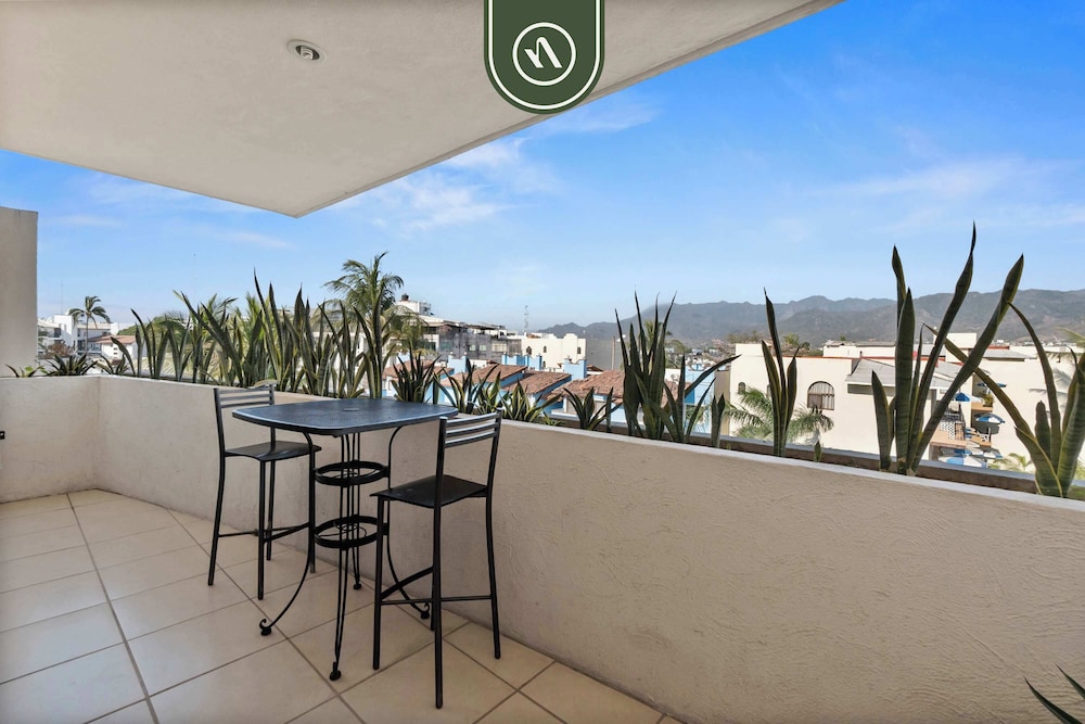 Mexican 2 BR Condo in Hotel Zone - Near the Beach