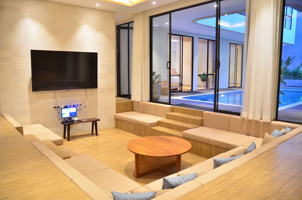 Maplewood Mountain 9BR with Heated Pool