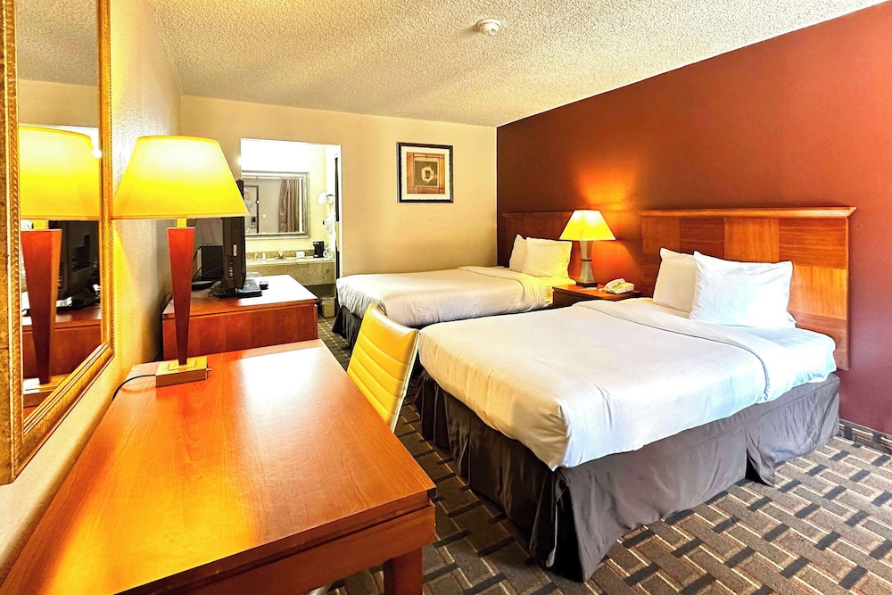 Days Inn & Suites by Wyndham Bossier City/Casino Area view 5