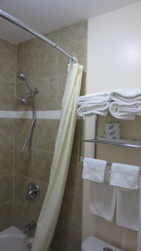 Village Inn & Suites