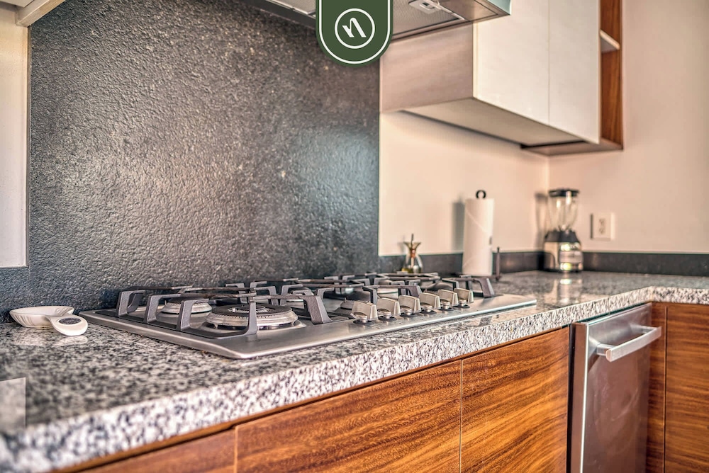 Luxury 2 BR Condo Near Golf Courses and Marina