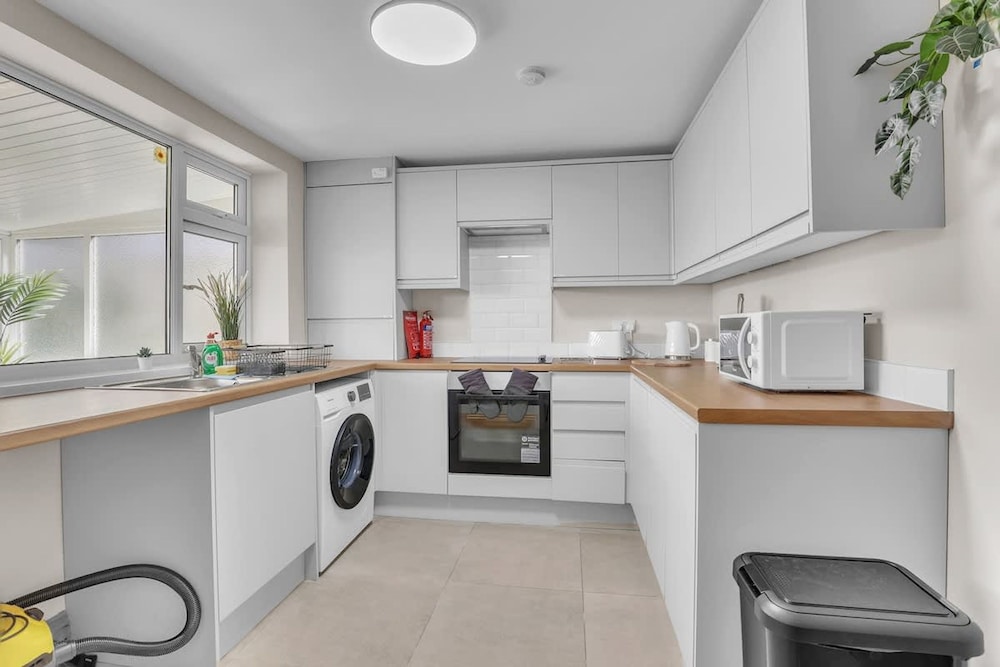 Cozy 2 Bedroom Cottage