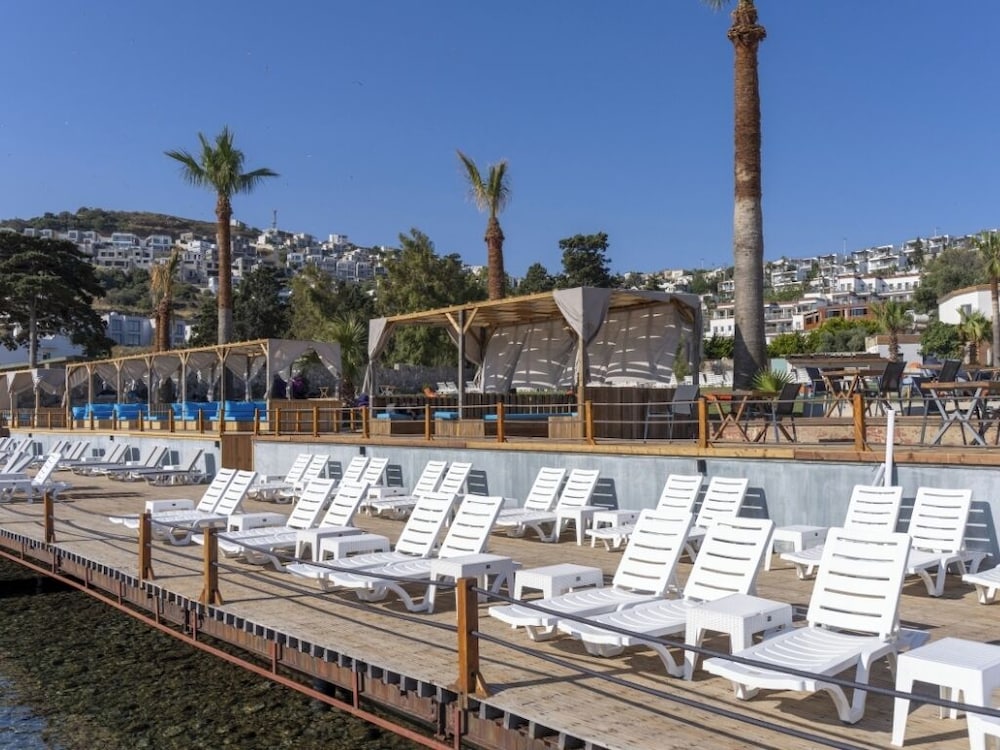 Sude Beach Resort Hotel