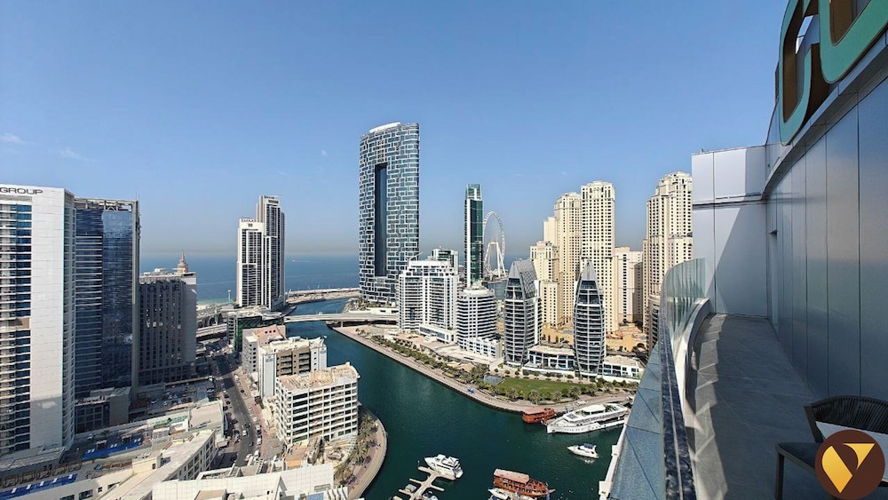 Vogue Condor Star Dubai Marina Pool