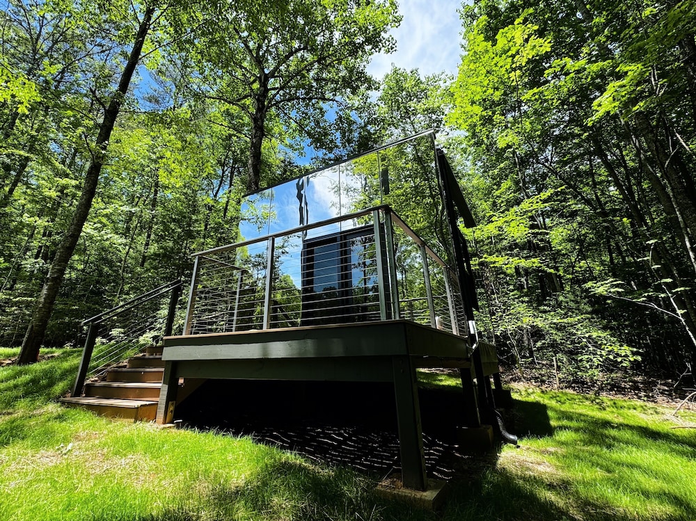 Mirror Cabin - Looking Glass