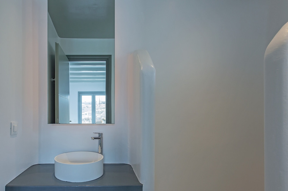 Villa Sapphire 6BR Hot Tub & Pool Ornos