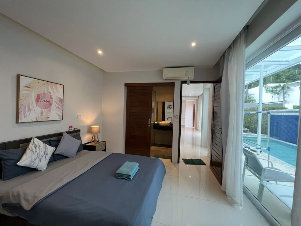 Mountain View Pool Villa in Kamala