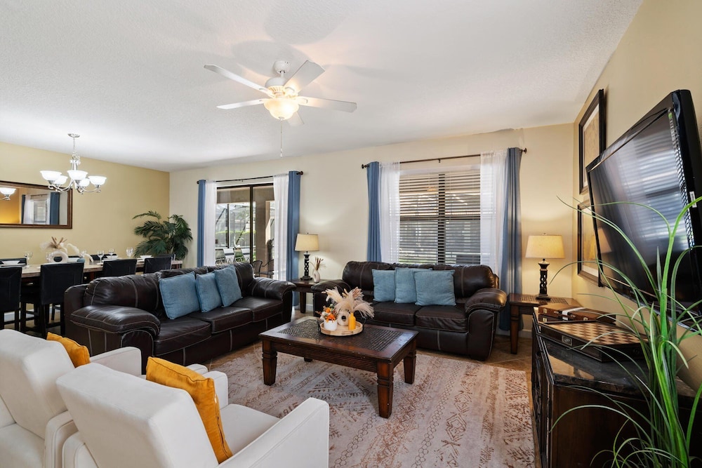 1437 Moon Valley Dr