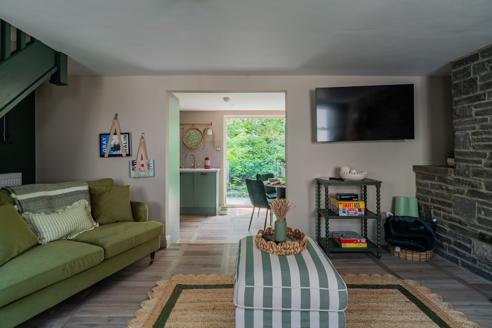Cottage Cwtch