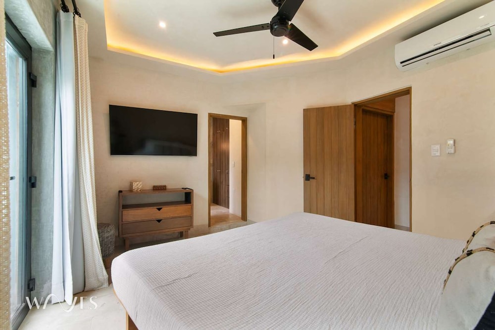 Prime 5th Ave Stay - 2BR With King Beds City Views