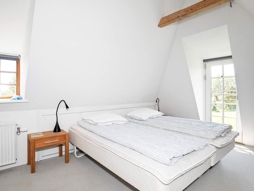 Idyllic Countryside Retreat-by Traum view 2