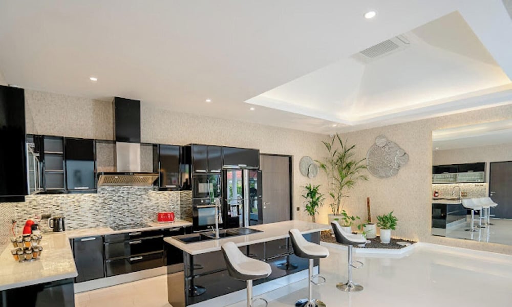 An Exceptional Luxury Villa Offering Amazing Lake View and Refined Living
