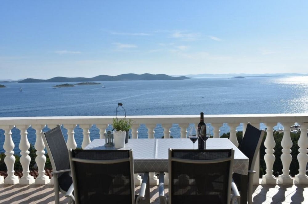 Josip - sea View - A3 view 4