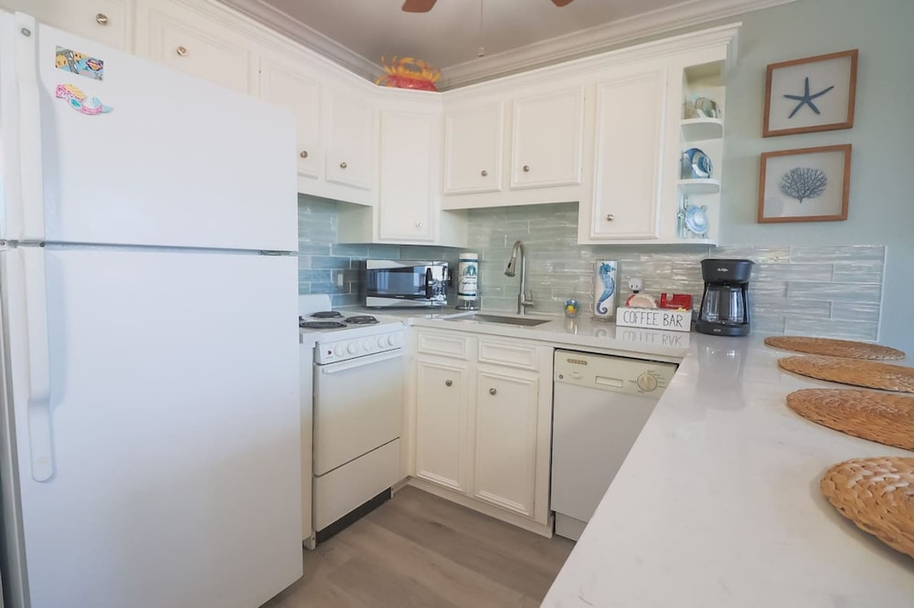 Easy Beach Access Charming Beachside Condo