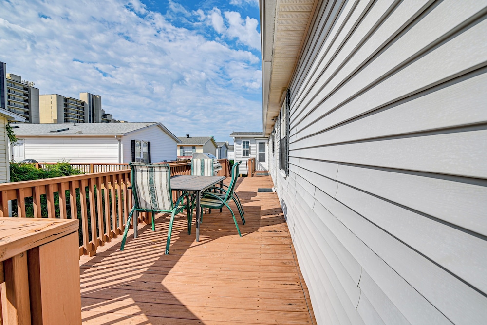 Walk to Surfside Beach: Home w/ Pool Access