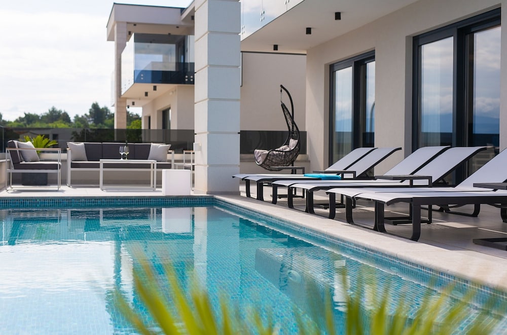 Villa Majestic With Sauna and Beautiful Views