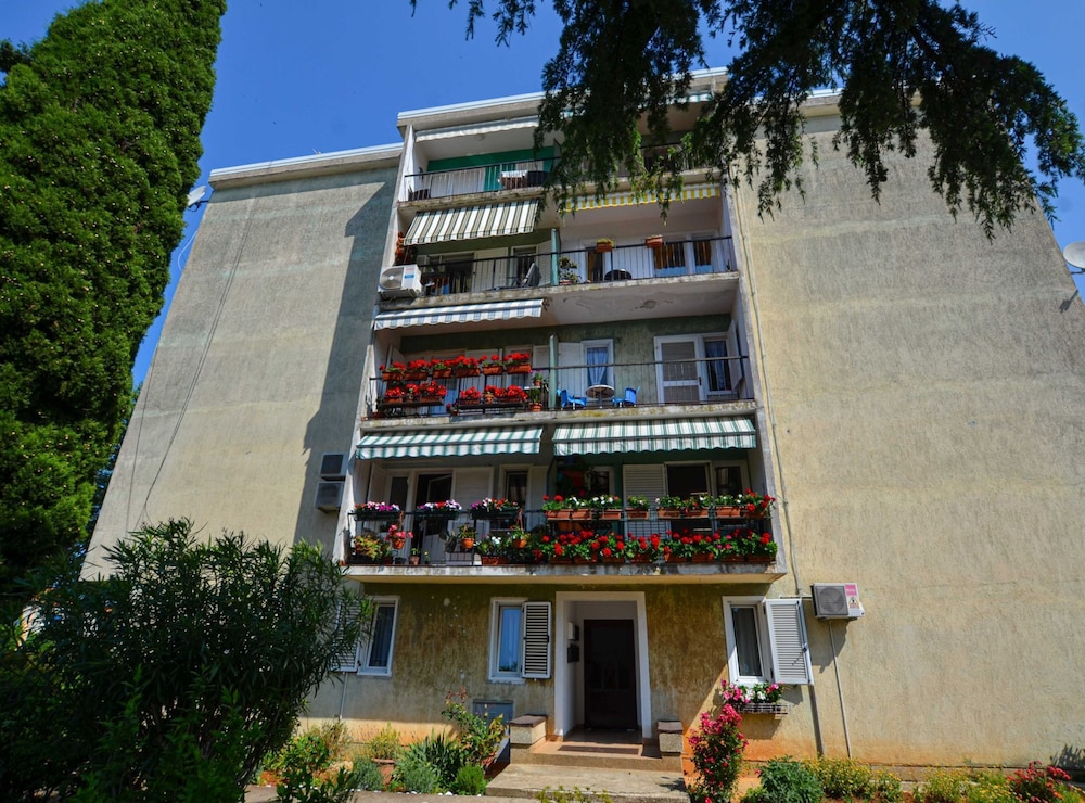 Cozy and Smart Rovinj Apartment With Balcony