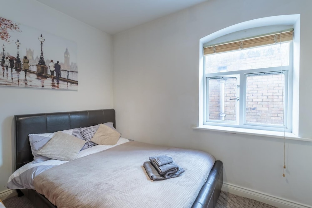 Luxury Central Newcastle Apartment 20 view 4