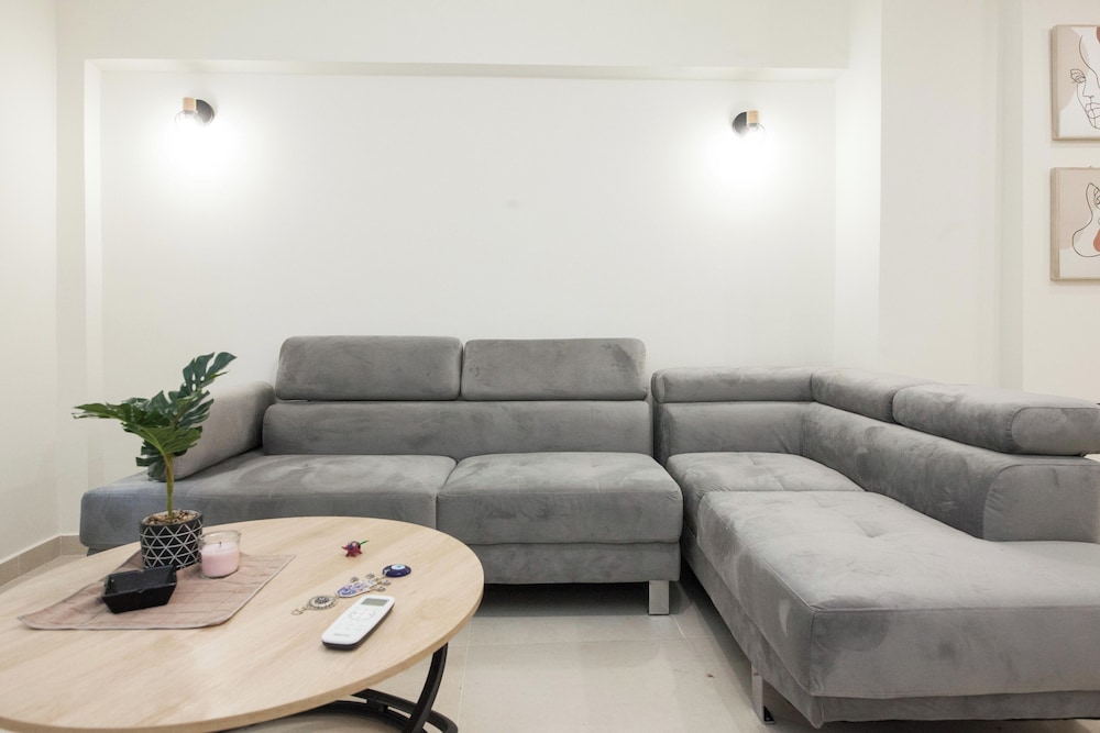 Cozy 1 Bd Getaway Apt in Lively Kipseli