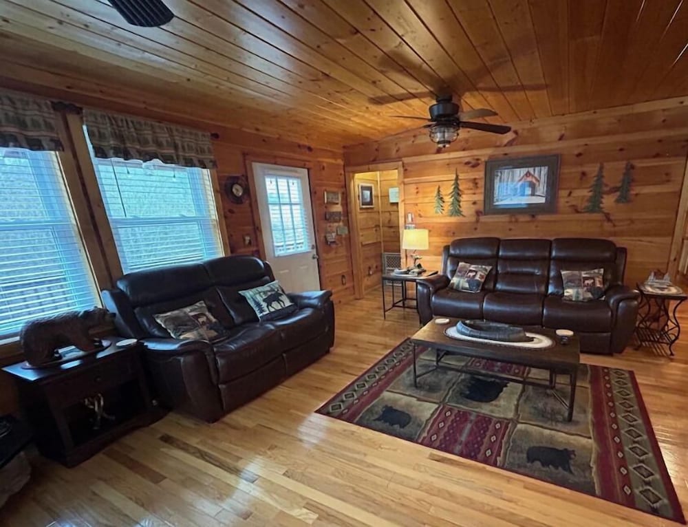 Riverside Retreat 4 Bedroom Cabin