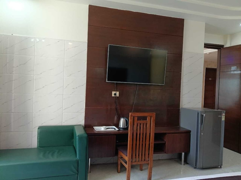 Hotel Florence and Banquets By Elite Sol