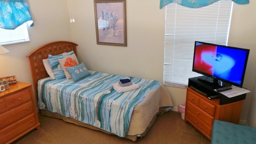 Ly53814 - Hampton Lakes - 5 Bed 4 Baths Villa