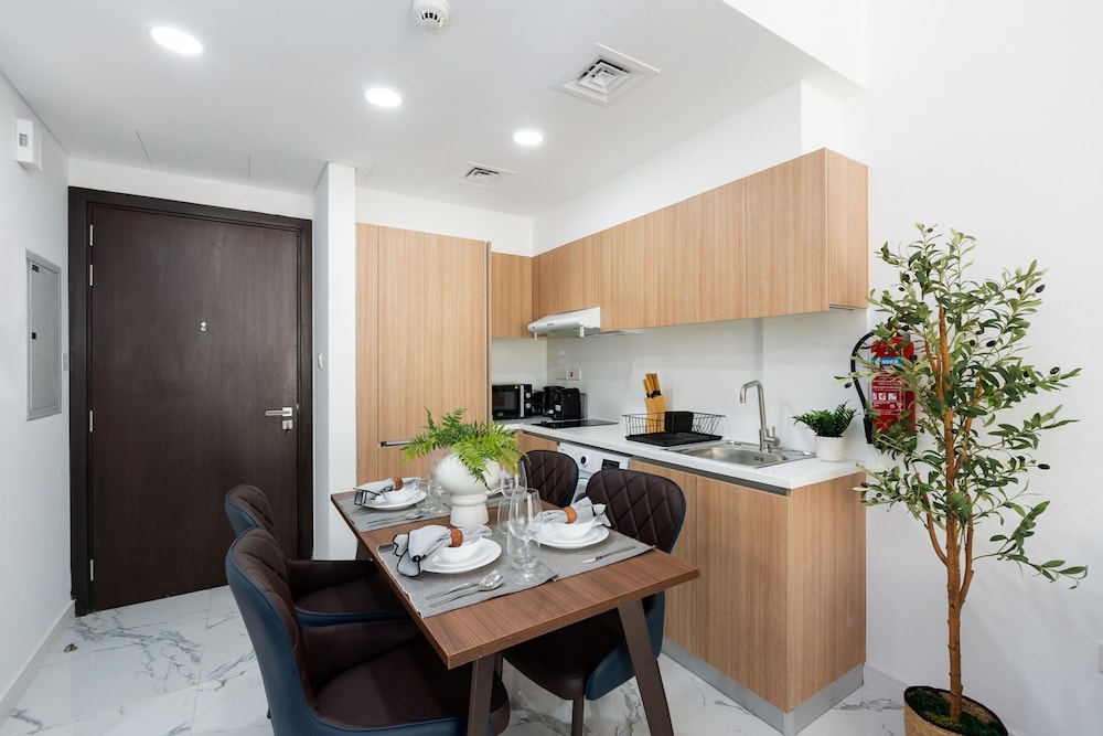 Urban 1BR in Masdar City w Pool View Balcony