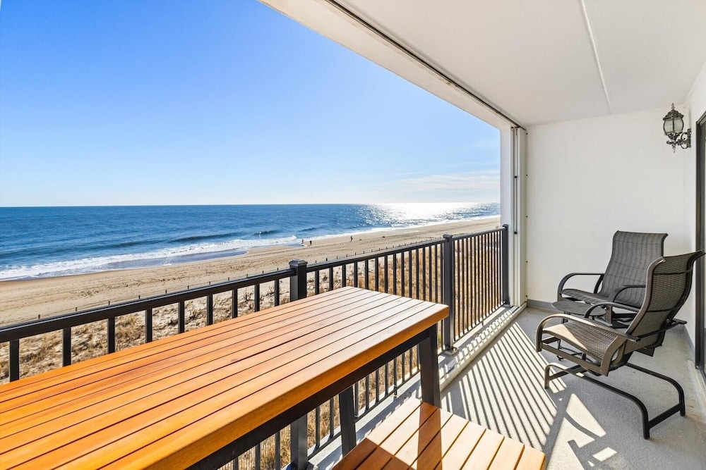 Golden Surf 301 2 Bedroom Condo