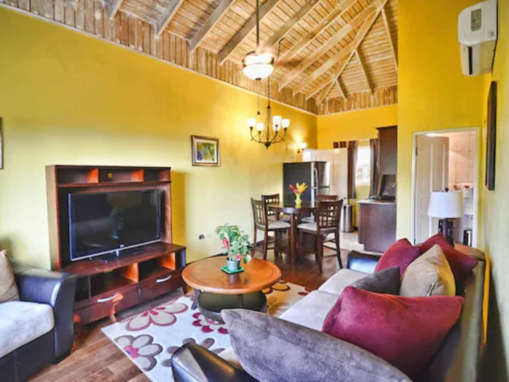 Tropical Lagoon Resort - Property Image 4