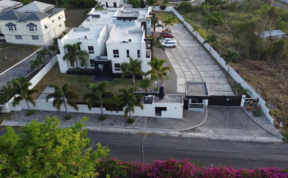 2 Bedroom Apartment Near Ocho Rios