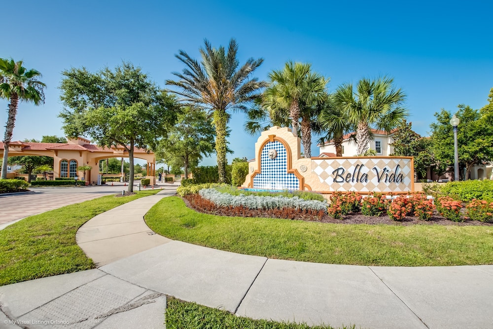 Modern 8 Bdrm 5 Bath Villa - Image 1